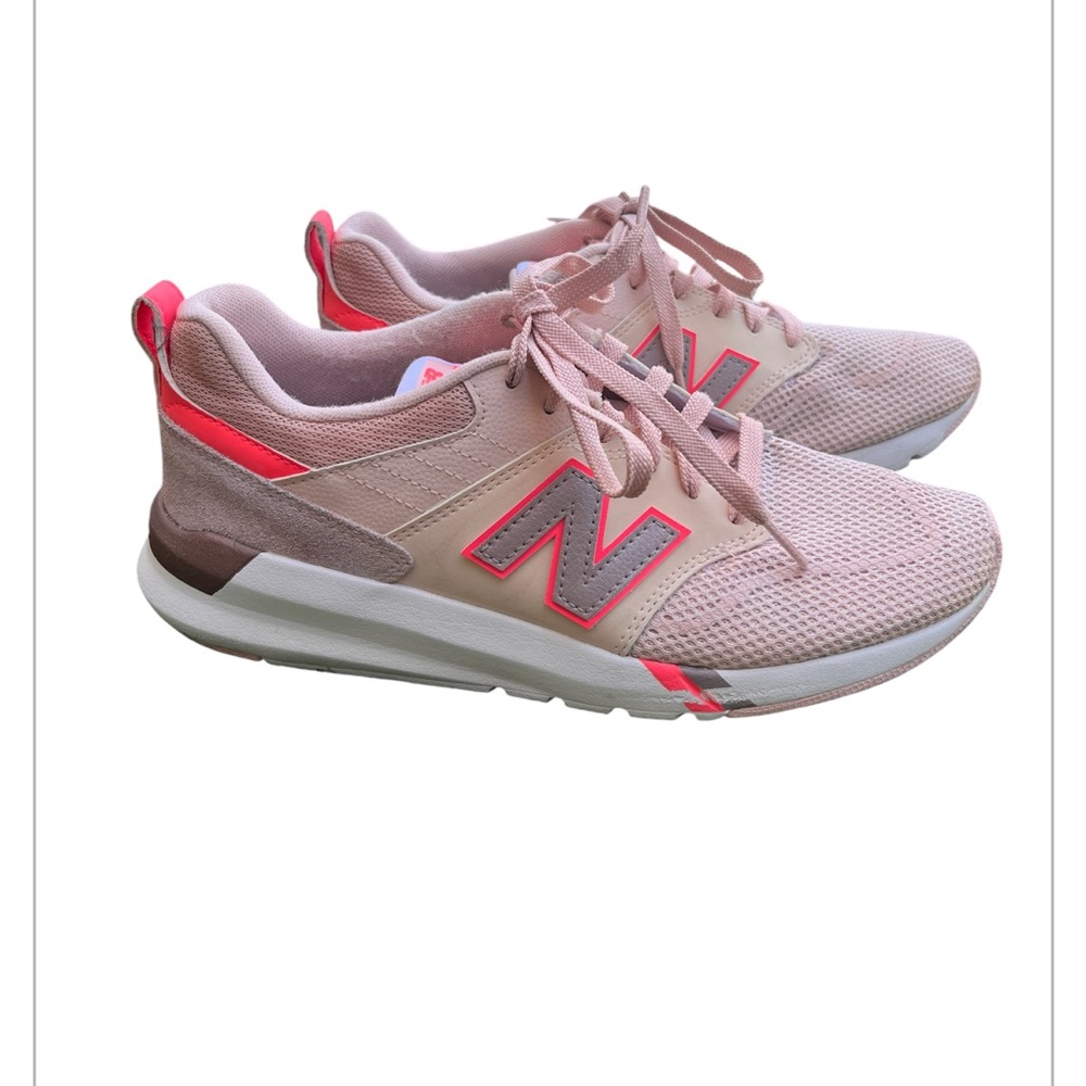 New Balance009  Women's Light‎ Pink Sneakers